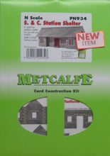 Load image into Gallery viewer, METCALFE PN934 N GAUGE S. &amp; C. STATION SHELTER - (PRICE INCLUDES DELIVERY)
