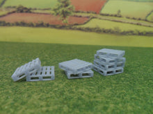 Load image into Gallery viewer, New No.84 OO gauge chep pallets x20 unpainted.