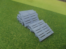Load image into Gallery viewer, New No.83 O gauge euro pallets x8 unpainted.