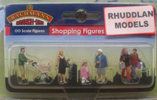 Load image into Gallery viewer, BACHMANN SCENECRAFT 36-046 OO SHOPPING FIGURES - (PRICE INCLUDES DELIVERY)