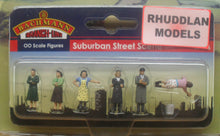 Load image into Gallery viewer, BACHMANN SCENECRAFT 36-406 OO 1960/70 SUBURBAN STREET SCENE - (PRICE INCLUDES DELIVERY)