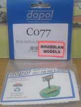 Load image into Gallery viewer, DAPOL CO77 OO/1:76 PUB SIGN &amp;HORSE TROUGH - (PRICE INCLUDES DELIVERY)