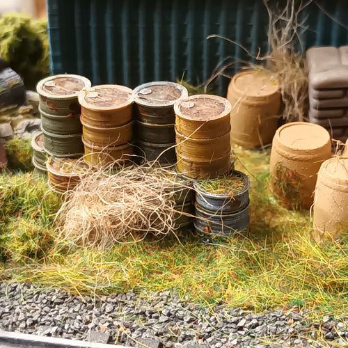 New No.17 OO gauge oil drums (10) unpainted.