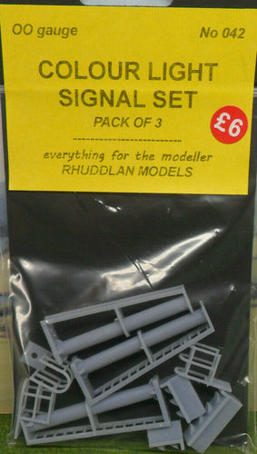 New No.42 OO gauge COLOUR LIGHT SIGNALS (3) unpainted.