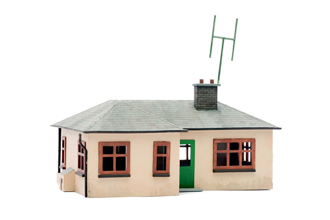 DAPOL C021 OO/1:76 DETACHED BUNGALOW - (PRICE INCLUDES DELIVERY)