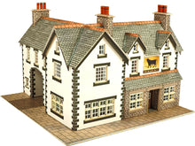 Load image into Gallery viewer, METCALFE PN128 N GAUGE COACHING INN - (PRICE INCLUDES DELIVERY)