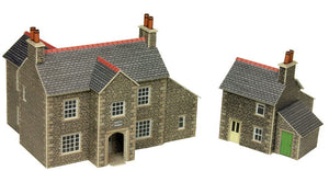 METCALFE PN150 N GAUGE MANOR FARM - (PRICE INCLUDES DELIVERY)