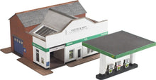 Load image into Gallery viewer, METCALFE PN181 N GAUGE SERVICE STATION - (PRICE INCLUDES DELIVERY)