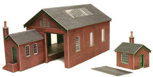Load image into Gallery viewer, METCALFE PO232  OO/1.76 GOODS SHED - (PRICE INCLUDES DELIVERY)