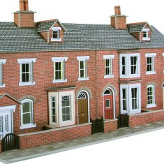 METCALFE PO274 OO/1:76 RED BRICK TERRACED HOUSE FRONTSLOW RELIEF - (PRICE INCLUDES DELIVERY)