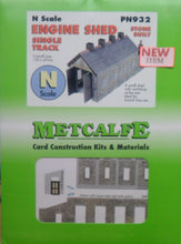Load image into Gallery viewer, METCALFE PN932 N GAUGE ENGINE SHED SINGLE TRACK STONE BUILT - (PRICE INCLUDES DELIVERY)