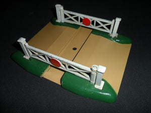 PRE-LOVED HORNBY DUBLO CROSSING (PRICE INCLUDES DELIVERY)