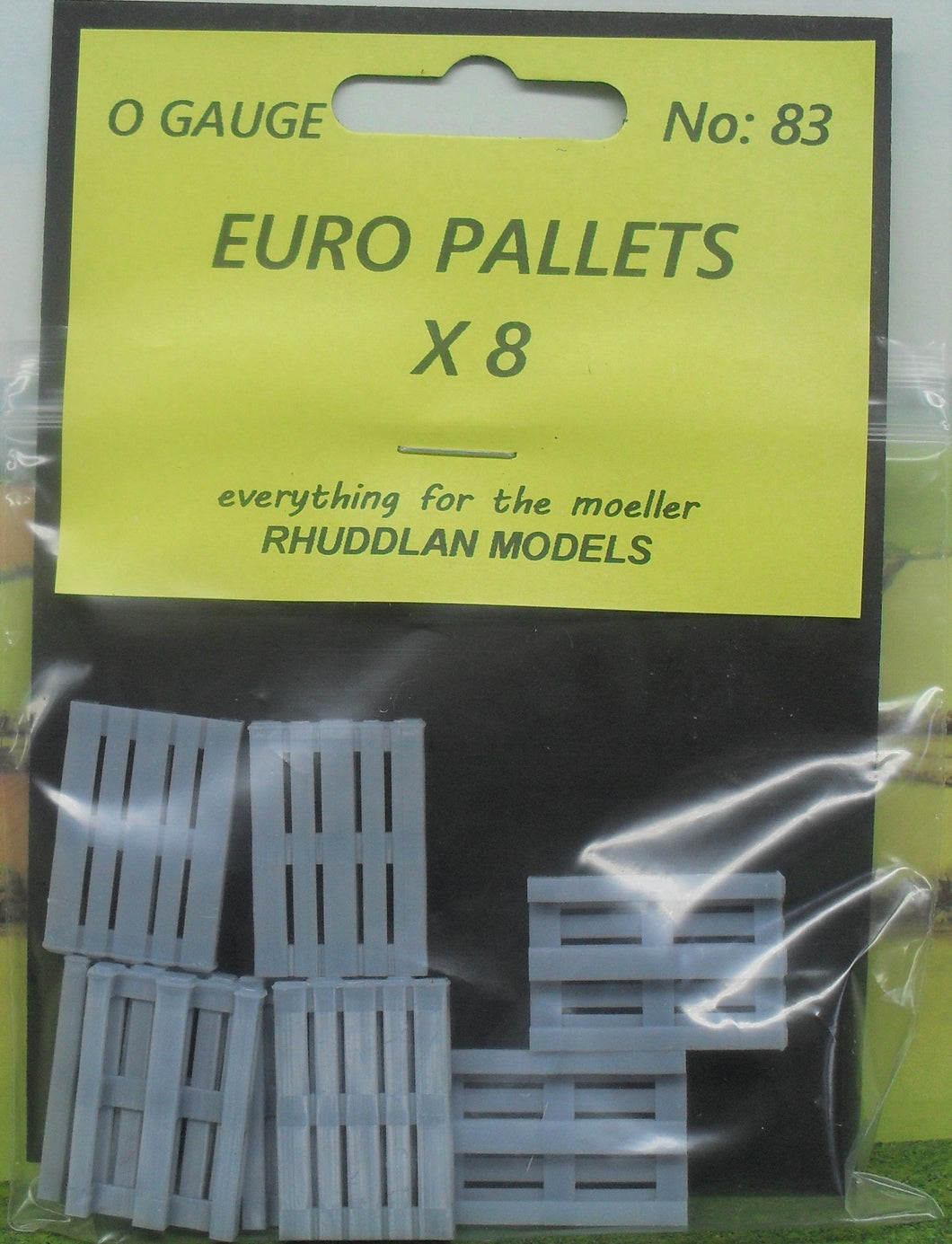 New No.83 O gauge euro pallets x8 unpainted.
