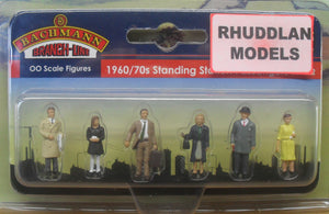 BACHMANN SCENECRAFT 36-402 OO 1960/70 STANDING STATION PASSENGERS - (PRICE INCLUDES DELIVERY)