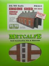 Load image into Gallery viewer, METCALFE PO331 OO/1:76 ENGINE SHED SINGLE TRACK RED BRICK - (PRICE INCLUDES DELIVERY)