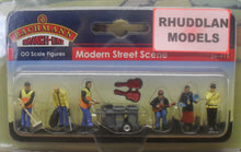 Load image into Gallery viewer, BACHMANN SCENECRAFT 36-411 OO MODERN STREET SCENE - (PRICE INCLUDES DELIVERY)