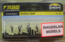 Load image into Gallery viewer, GRAHAM FARISH 379-303 N GAUGE STATION STAFF - (PRICE INCLUDES DELIVERY)