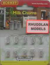 Load image into Gallery viewer, HORNBY SKALEDALE R8678 00/1:76 MILK CHURNS - (PRICE INCLUDES DELIVERY)