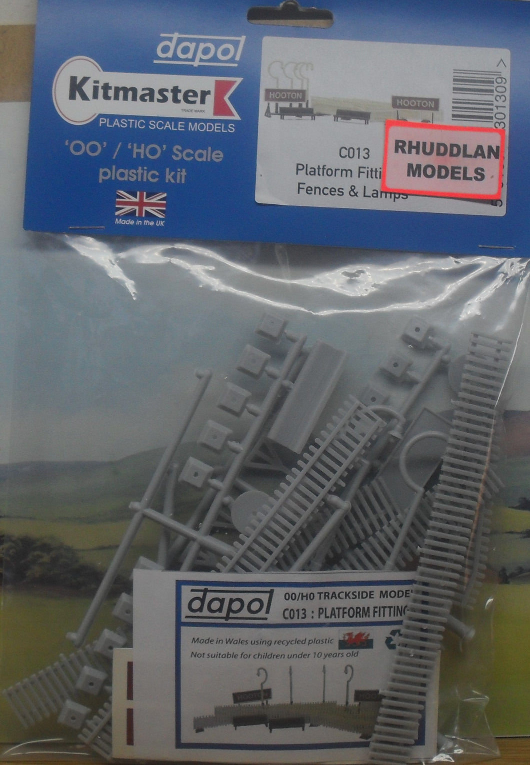 DAPOL C013 OO/1:76 PLATFORM FITTINGS/FENCES & LAMPS - (PRICE INCLUDES DELIVERY)