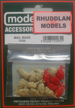 Load image into Gallery viewer, MODEL SCENE ACCESSORIES NO.5089 OO/1:76 MAIL SACKS - (PRICE INCLUDES DELIVERY)