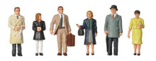 Load image into Gallery viewer, BACHMANN SCENECRAFT 36-402 OO 1960/70 STANDING STATION PASSENGERS - (PRICE INCLUDES DELIVERY)